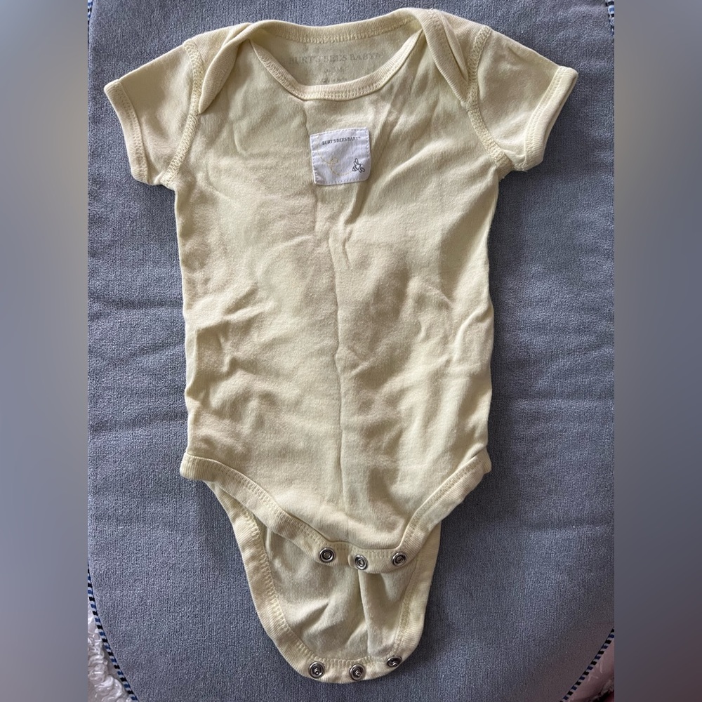 💕5 for $15: Burt’s Bees Baby 0-3/3month onesie